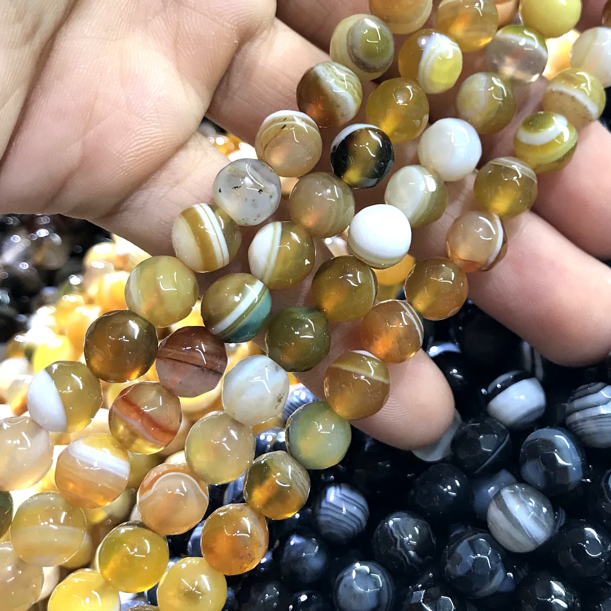 CAG1037 Banded Agate Beads Faceted Round 8mm 15" Strand