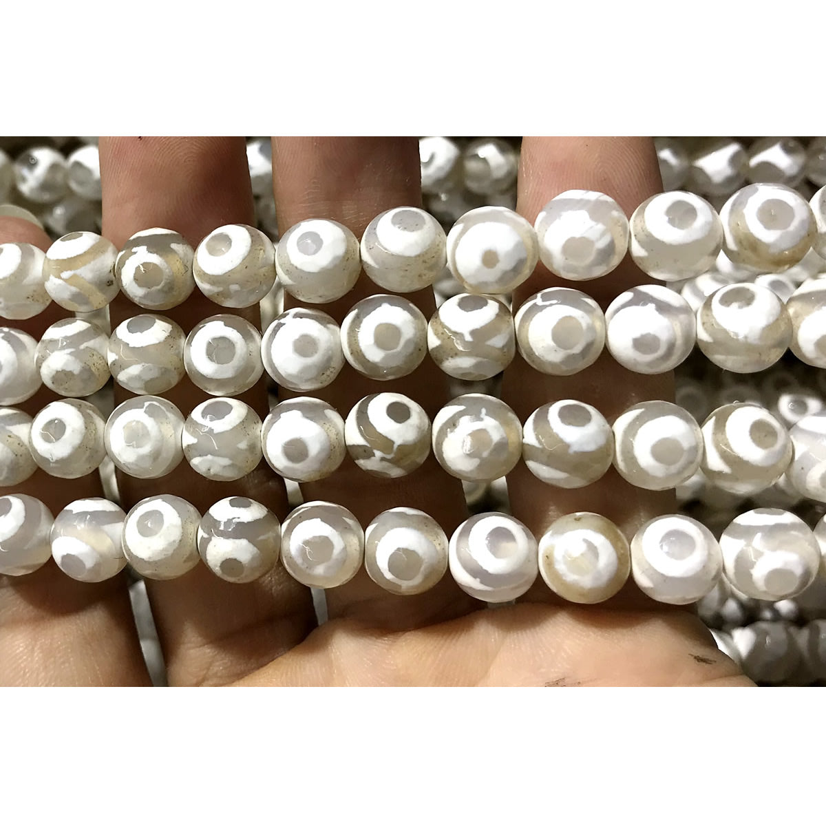 CAG441 White Tibetan Agate Beads Faceted Round 8mm 15" Strand