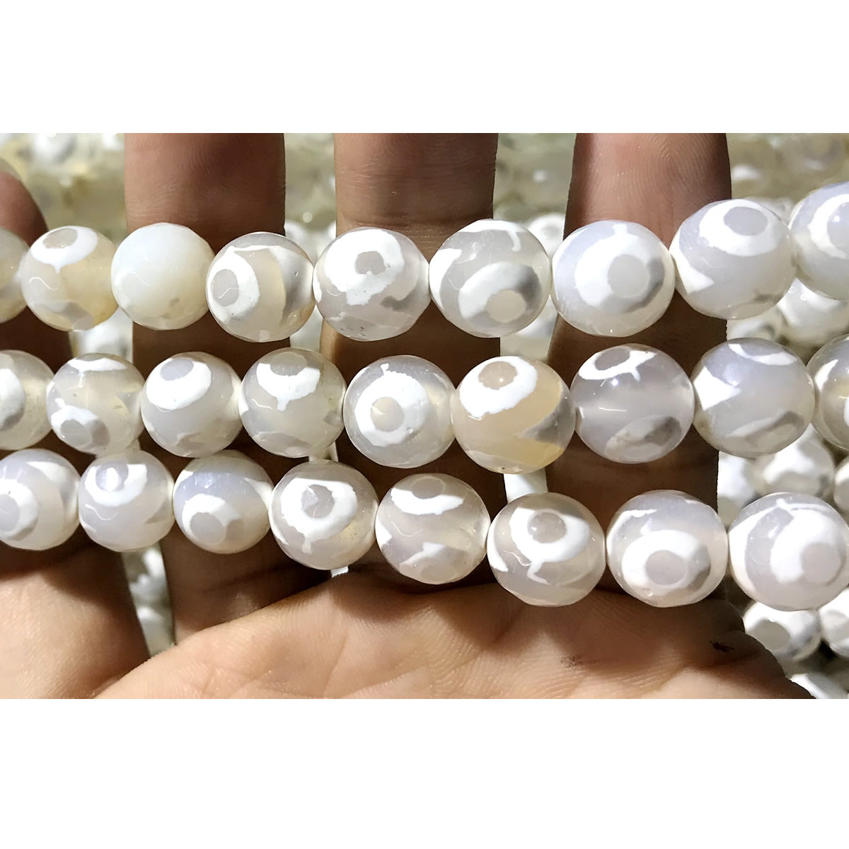 CAG442 White Tibetan Agate Beads Faceted Round 10mm 15" Strand