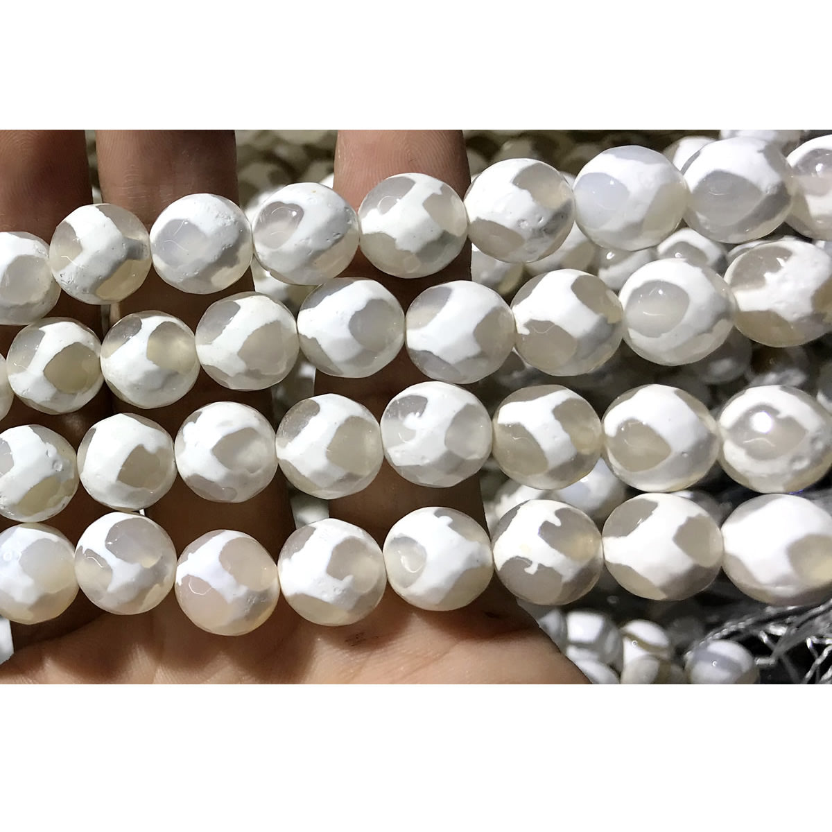 CAG455 White Tibetan Agate Beads Faceted Round 10mm 15" Strand