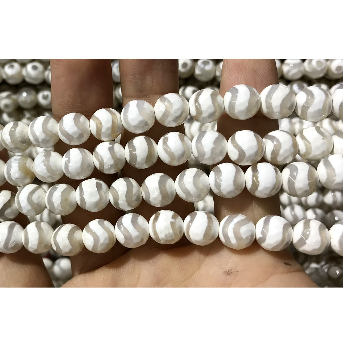 CAG460 White Tibetan Agate Beads Faceted Round 8mm 15" Strand