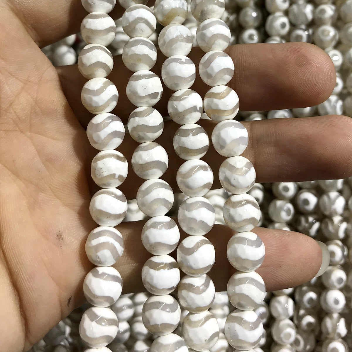 CAG460 White Tibetan Agate Beads Faceted Round 8mm 15" Strand