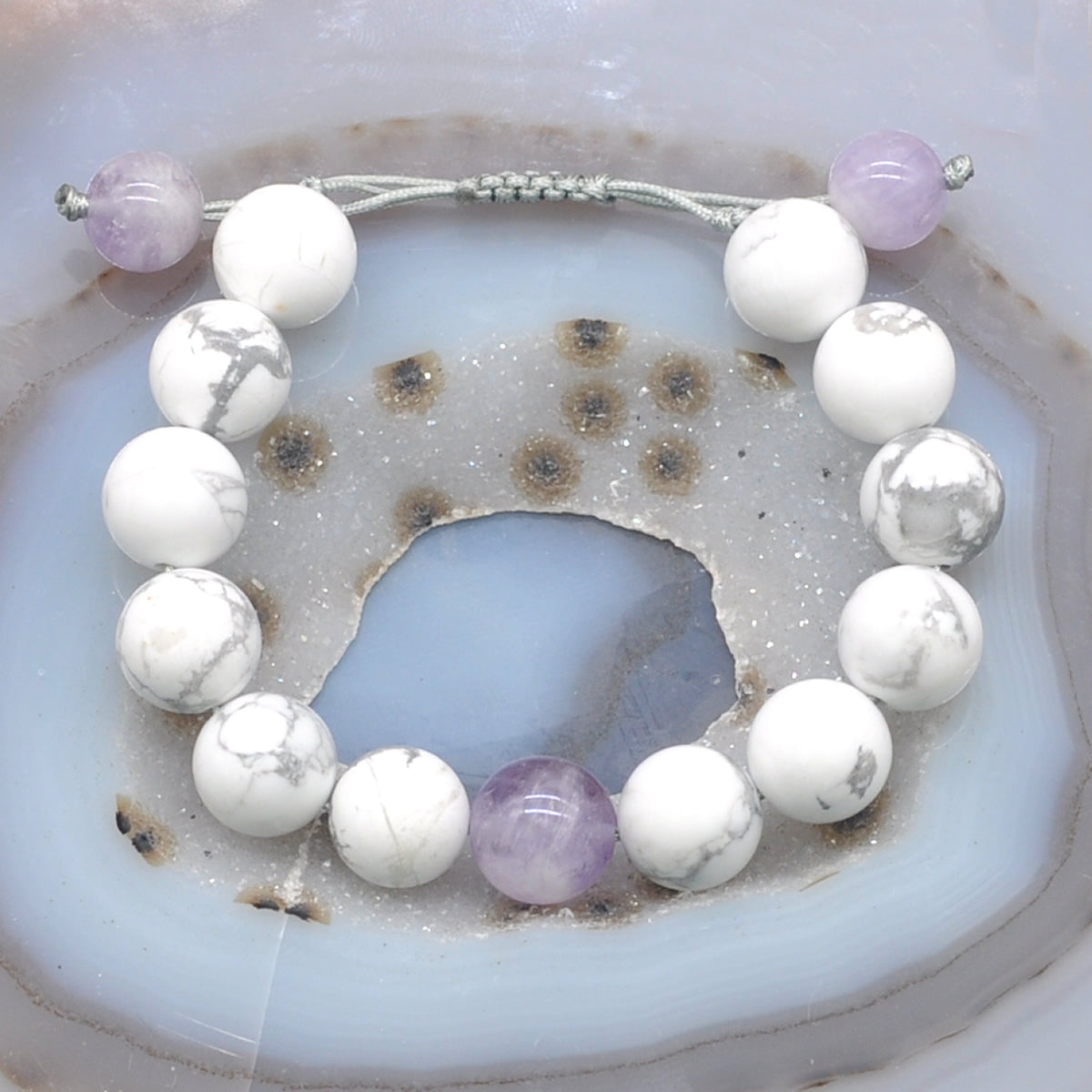 CGB301 White Howlite & Lavender Amethyst Adjustable Bracelet Round 12mm