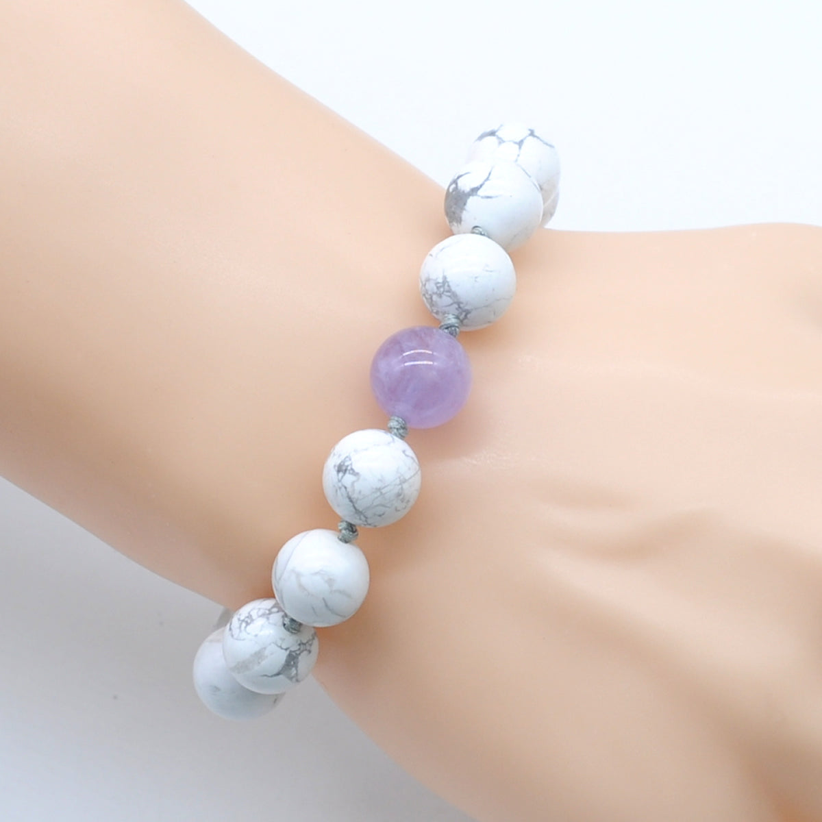 CGB302 Hand-knotted White Howlite & Lavender Amethyst Adjustable Bracelet Round 12mm