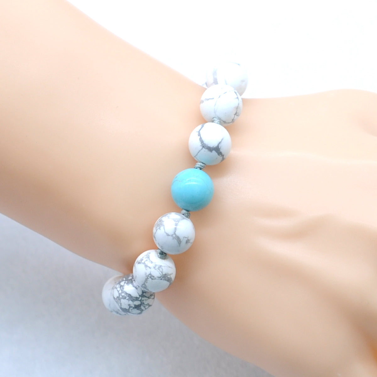 CGB310 White Howlite & Blue Howlite Adjustable Bracelet Round 12mm