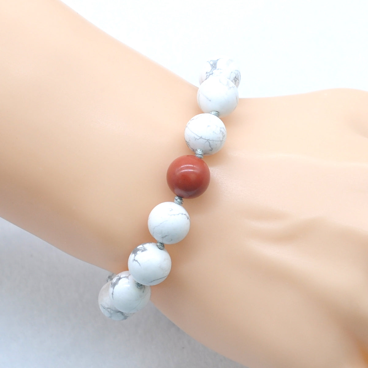 CGB314 White Howlite & Red Jasper Adjustable Bracelet Round 12mm