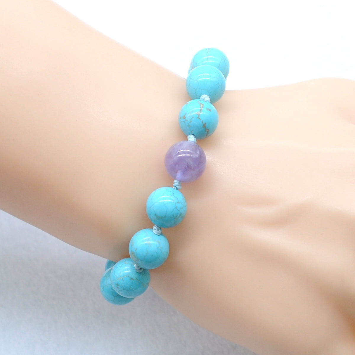 CGB353 Blue Howlite & Lavender Amethyst Adjustable Bracelet Round 12mm