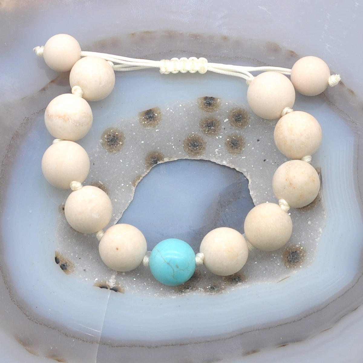 CGB403 White Fossil Jasper & Blue Howlite Adjustable Bracelet Round 12mm